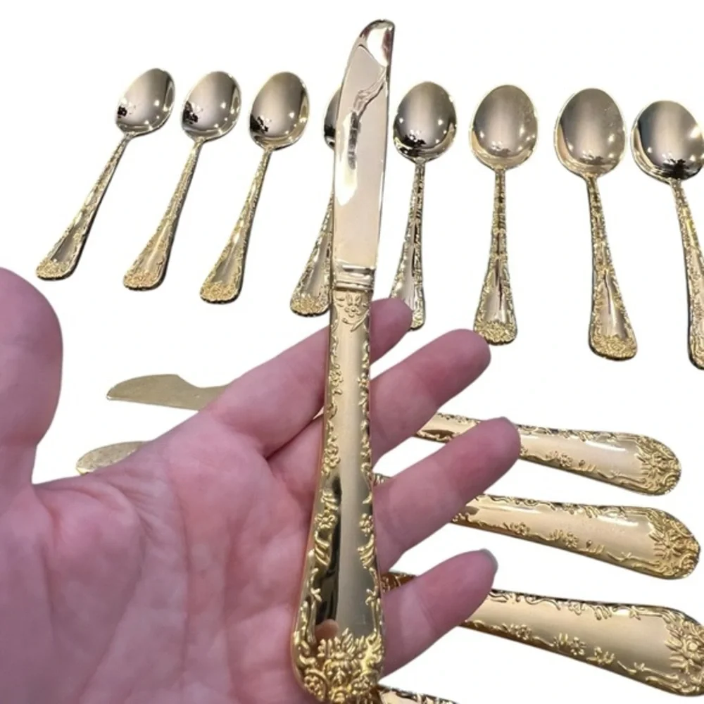 31 WM Rogers & Son Gold Plated Flatware Silverware Enchanted Rose Floral Scroll‎